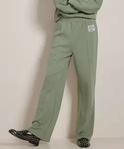 wide fit broek met label