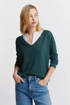 Long sleeve V-neck T-shirt