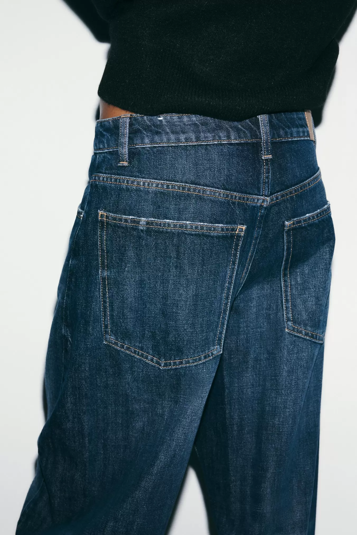 TRF BAGGY BARREL JEANS MET MIDDELHOGE TAILLE