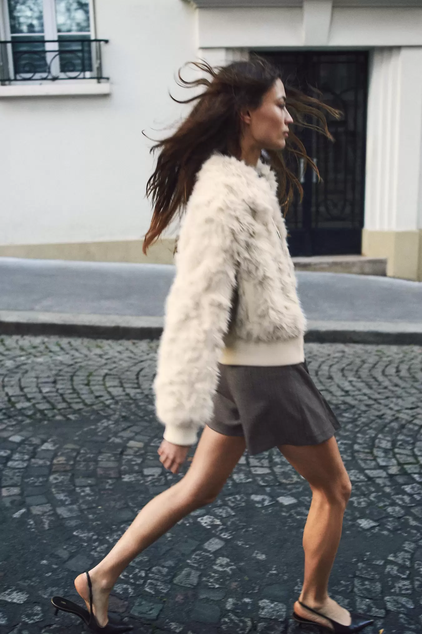 BROEKROK MET PLOOIEN EN CEINTUUR