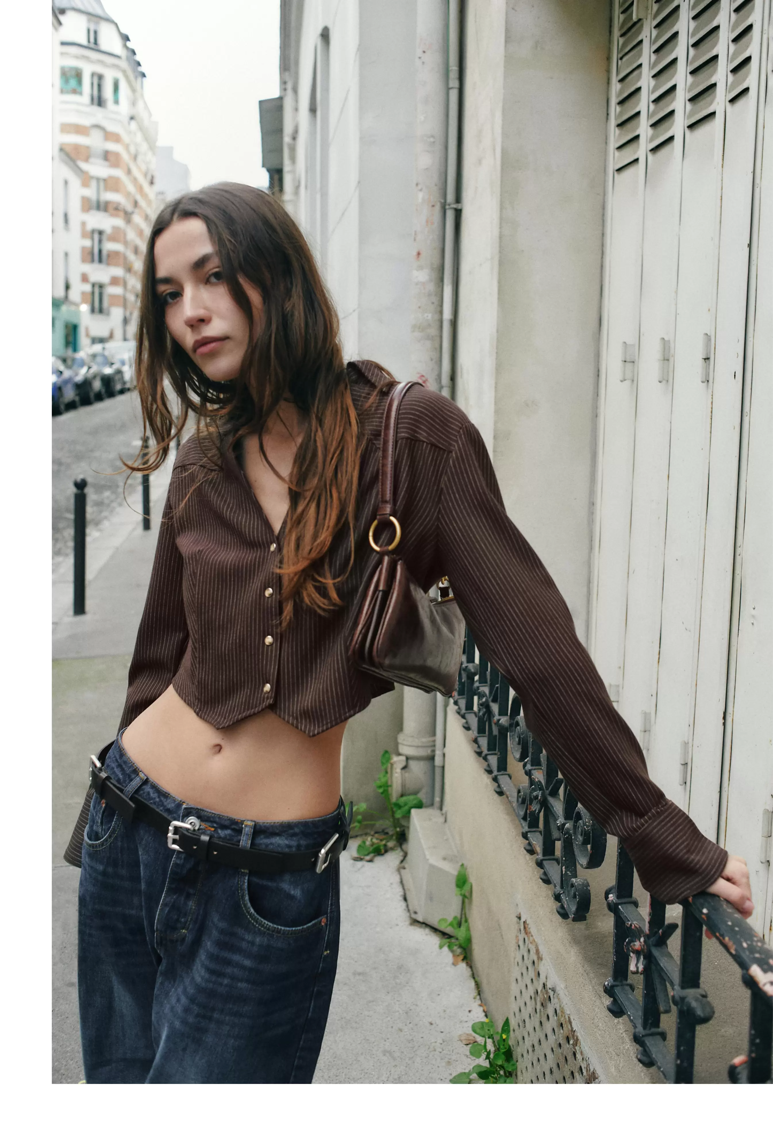 KORT GESTREEPT OVERHEMD MET SCHOUDERVULLINGEN