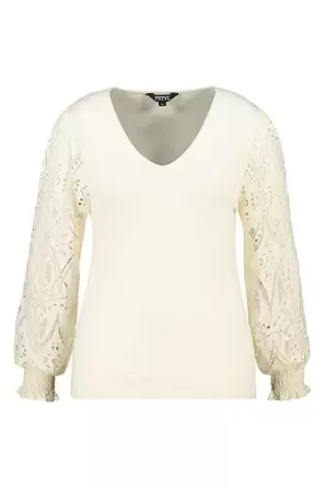 Top met kanten mouwen