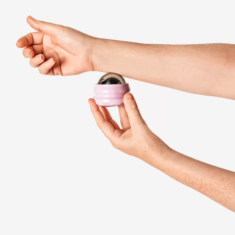 Verkoelende roze massageroller voor het lichaam