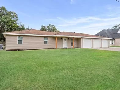 1608 N 27th St, Nederland, TX 77627