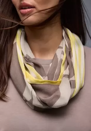 Sjaal met lusjespatroon