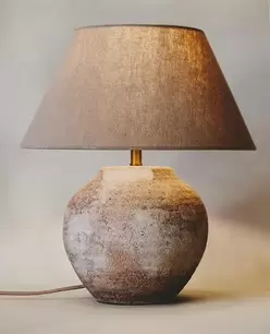 GROTE AARDEWERKEN TAFELLAMP MET ANTIEKE LOOK