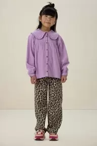 Lichtpaarse blouse met kraag