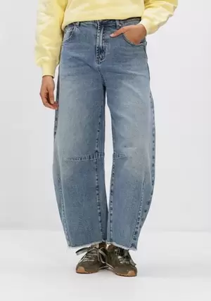 Barrel jeans