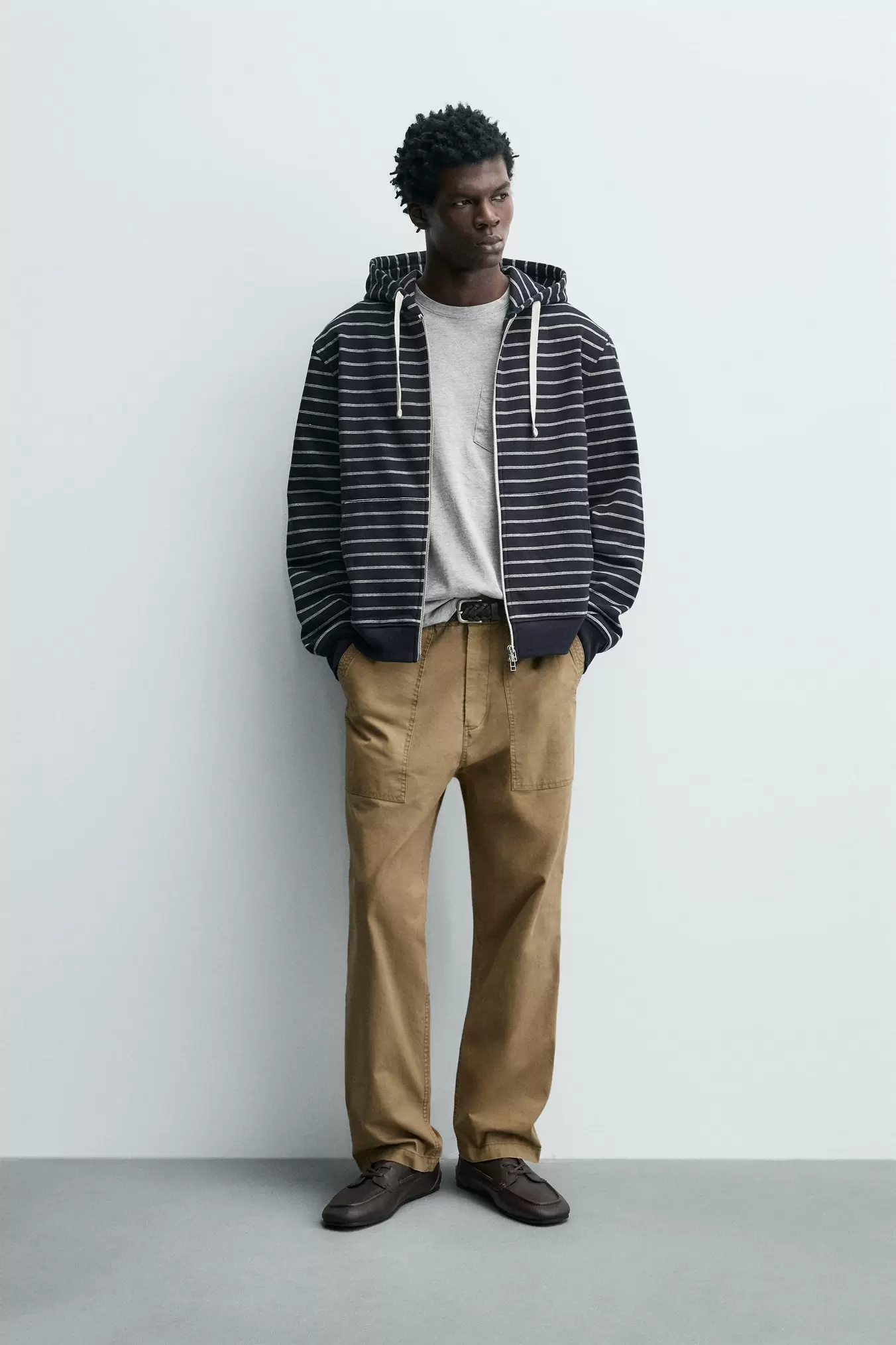 GESTREEPT SWEATSHIRT MET CAPUCHON