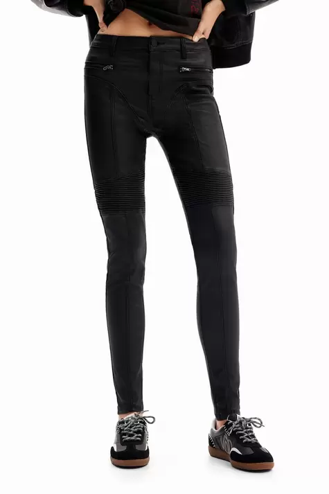 Slim fit leatherlook broek