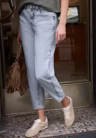 Mid Waist Barrel Leg Jeans in Loose Fit