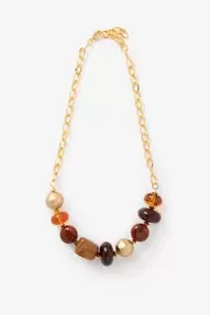 Bruine ketting met resin kralen