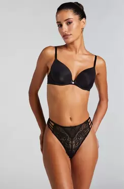 Brazilian Belle Zwart