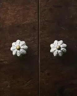 BLOEMVORMIGE AARDEWERKEN DEURKNOPPEN (2-PACK)