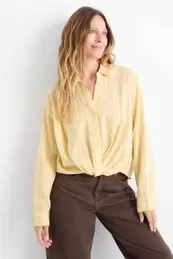 Blouse met knoop in de stof - gestreept