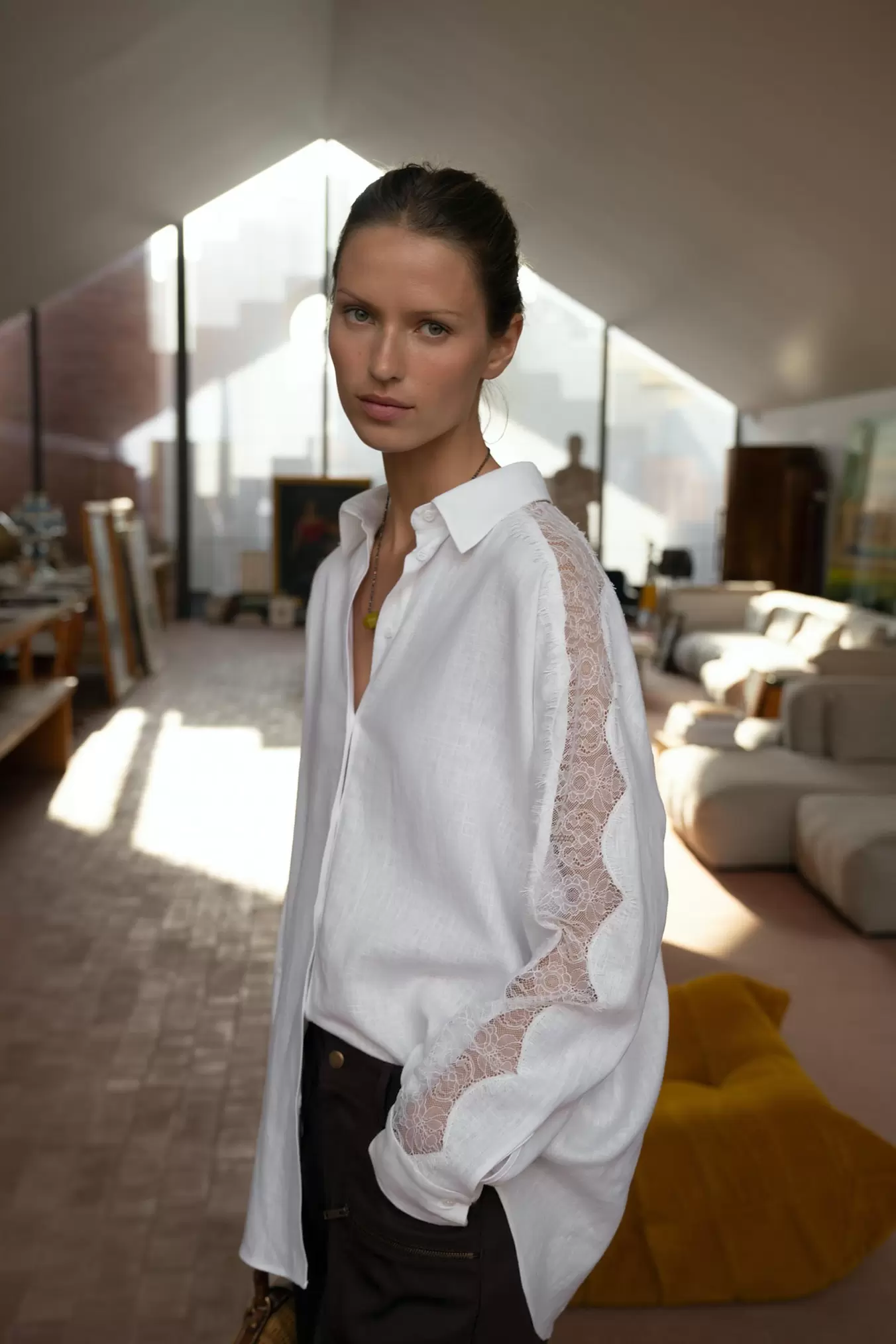 OVERSIZED BLOUSE MET KANT EN LINNEN