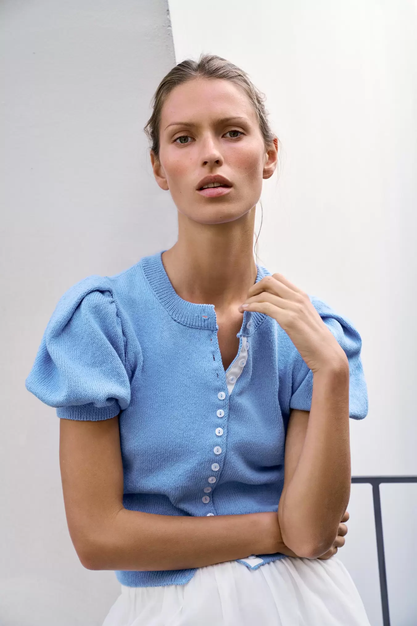 TRICOT VEST MET KORTE BALLONMOUWEN