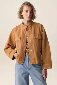 Bruin jack met opgestikte zakken