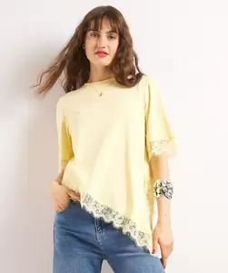 T-shirt met kant en asymmetrische rand