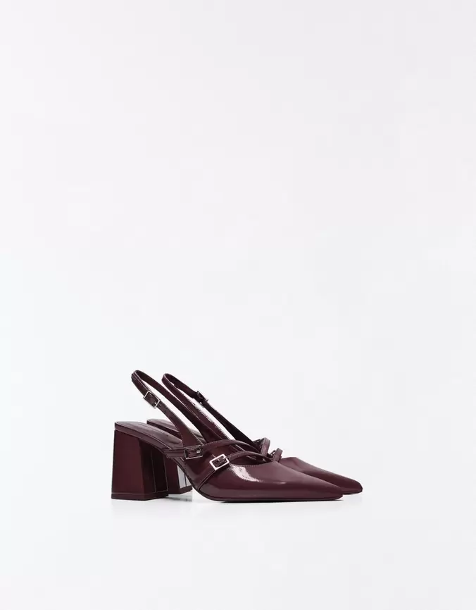 Slingback schoenen met brede hak en gespen