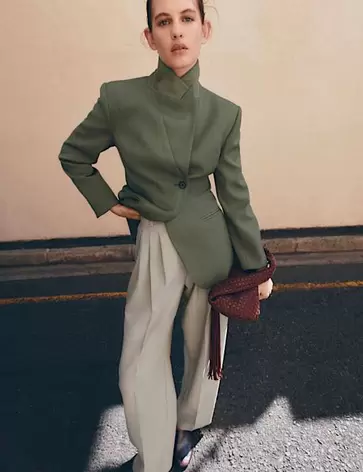 Getailleerde asymmetrische lange blazer