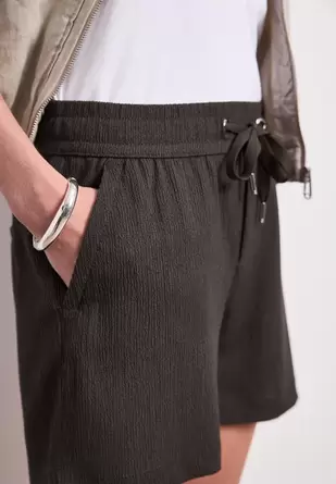 Korte broek met structuur in Loose Fit