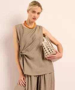 Top met knoopdetail