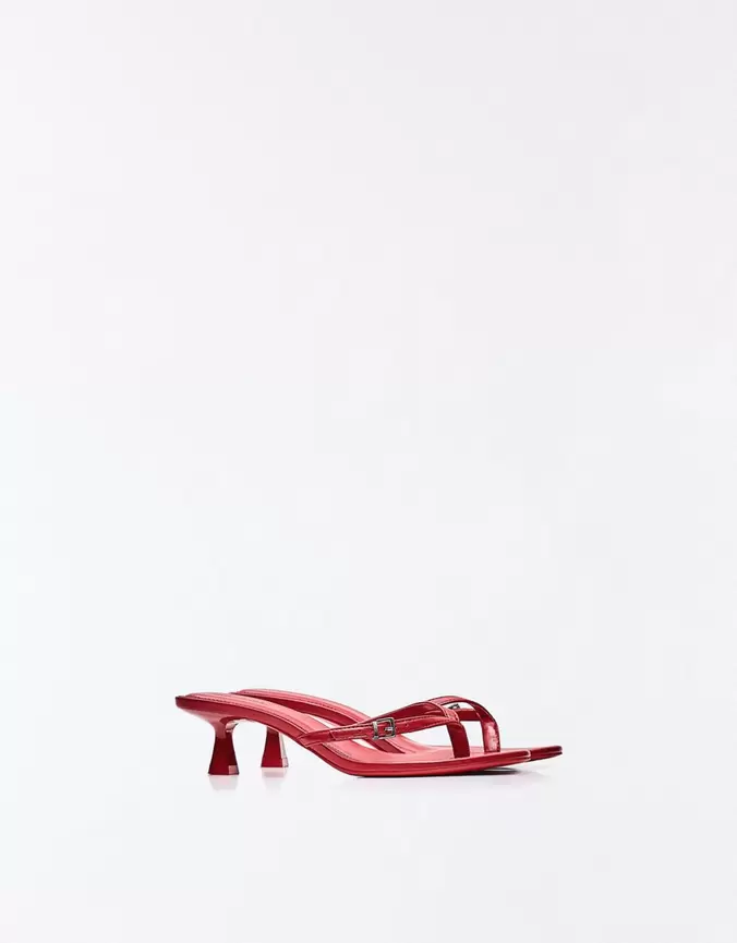 Sandalen met thonghak en gesp