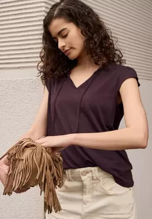 Shirt met losse schouders en gespleten hals