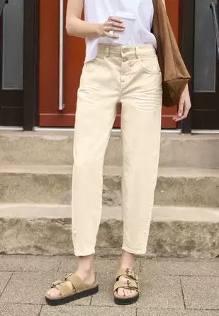 Barrel leg jeans in Loose Fit