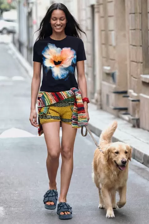 T-shirt met grote bloem