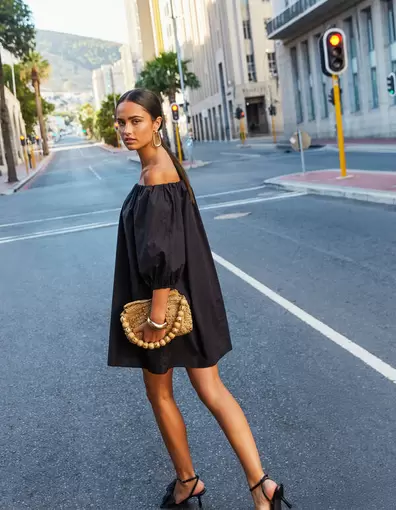 Off Shoulder Mini Jurk Zwart