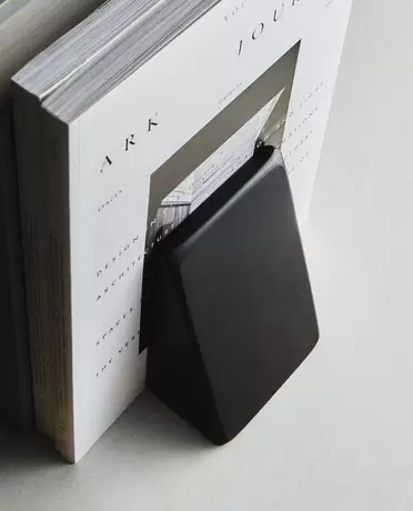DRIEHOEKIGE MARMEREN BOEKENSTEUN
