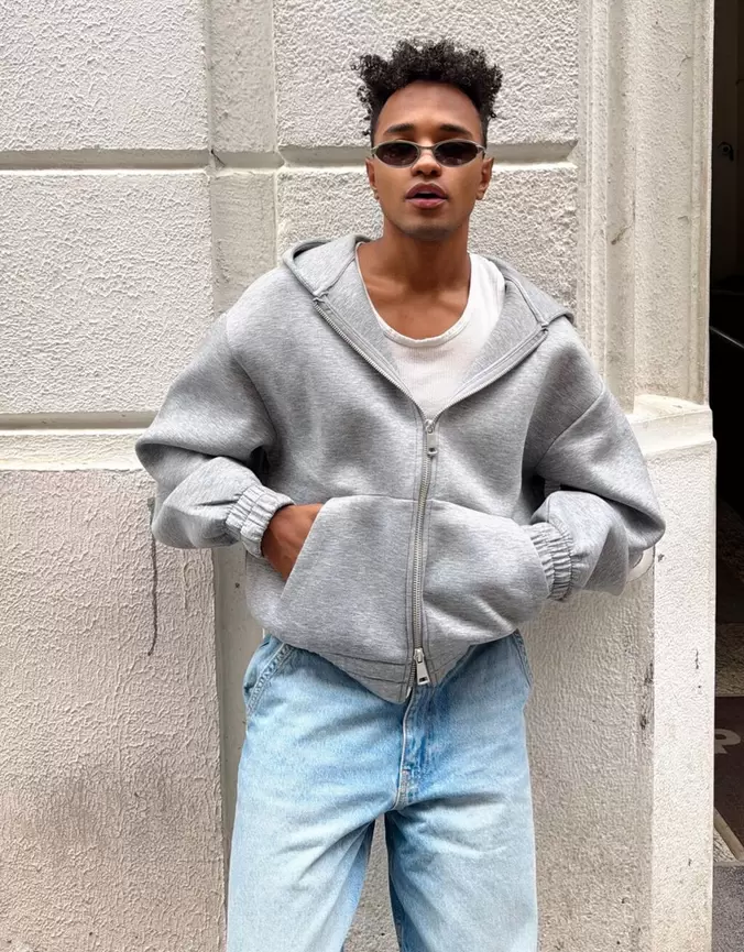 Sweater met rits, capuchon en effect van synthetisch rubber