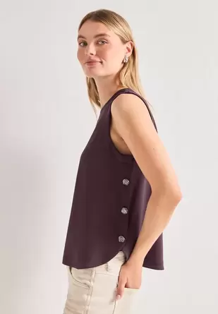 Top met knoopdetails opzij