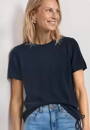 Een basic Shirt met gebreide look en ronde hals