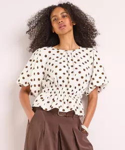 Getailleerd t-shirt met stippen