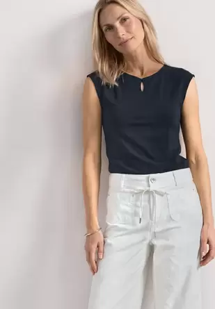 Shirt met afhangende schouders en uitsnijding