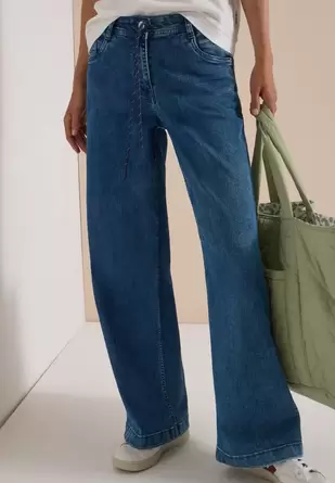Jeans met High Waist en Flared pijpen in een Loose Fit pasvorm