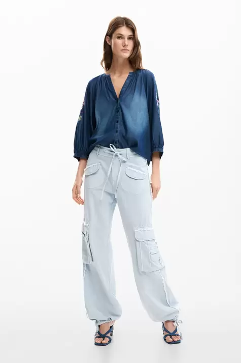 Blouse met geborduurde pofmouwen