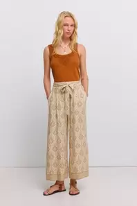 Pantalón fluido estampado cinturón