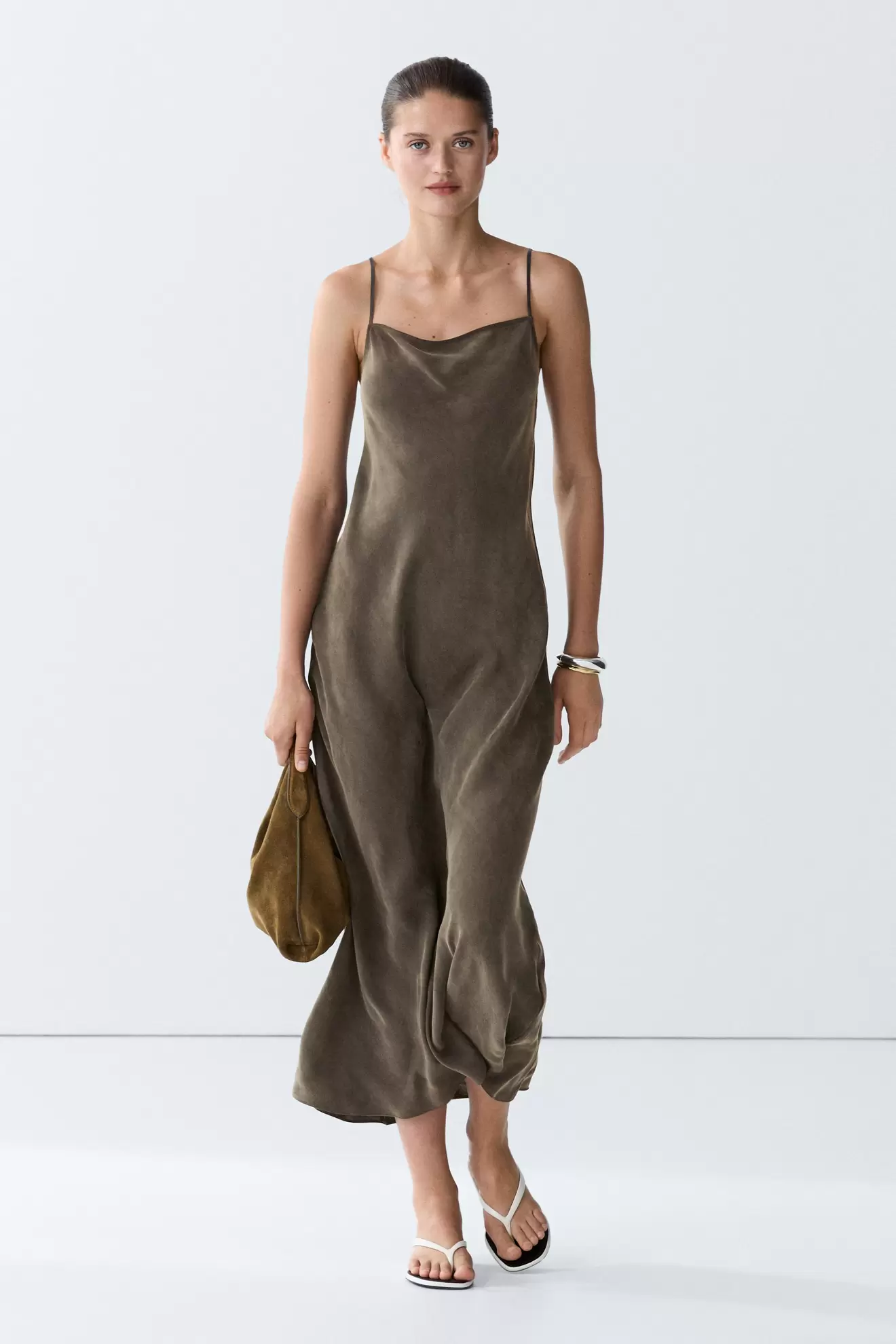 Vestido fluido lencero tirante fino