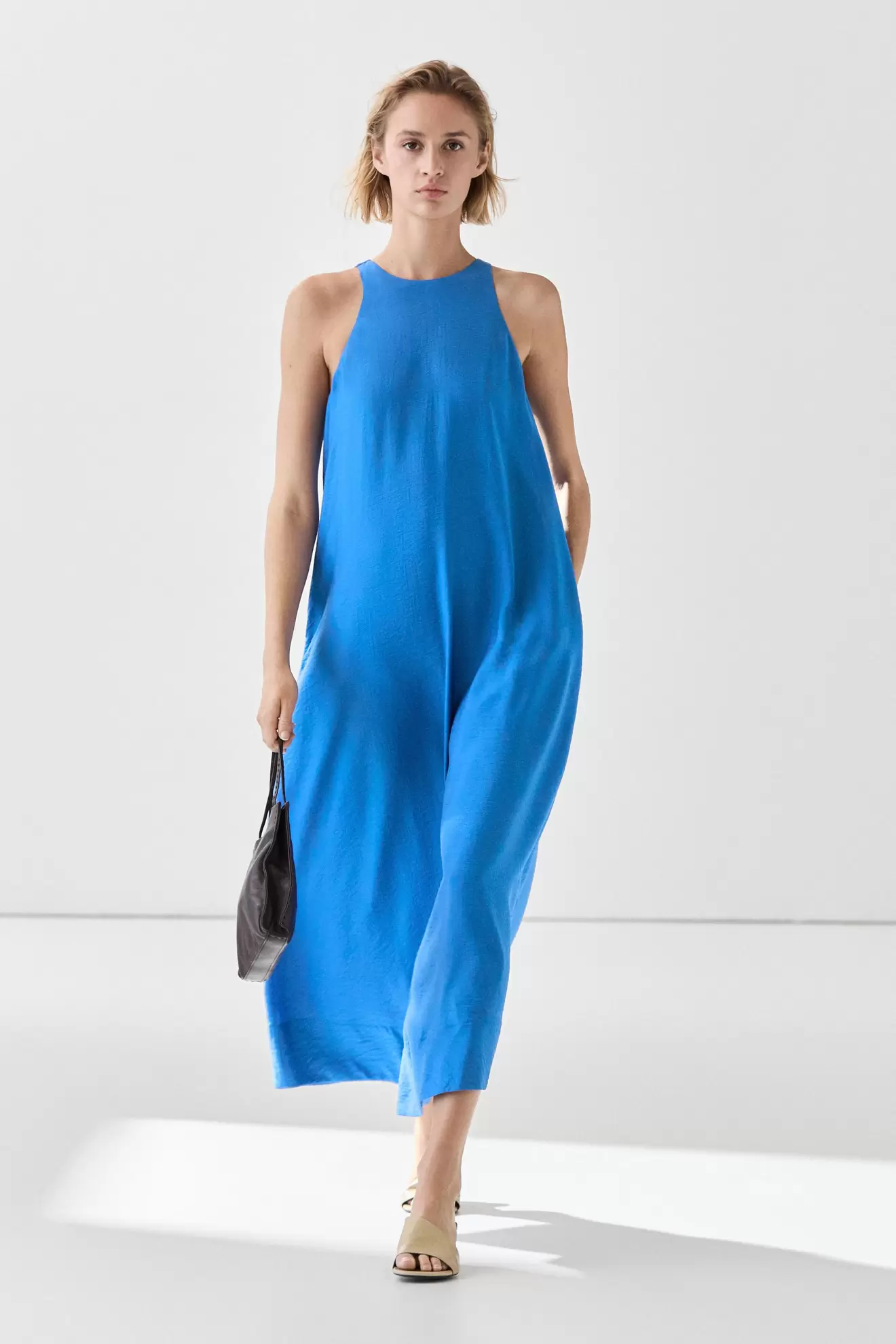 Vestido largo halter fluido