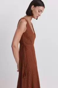 Vestido midi estructura cordones