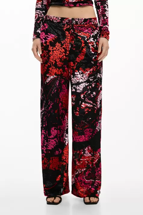 Broek ontworpen door mr. christian lacroix
