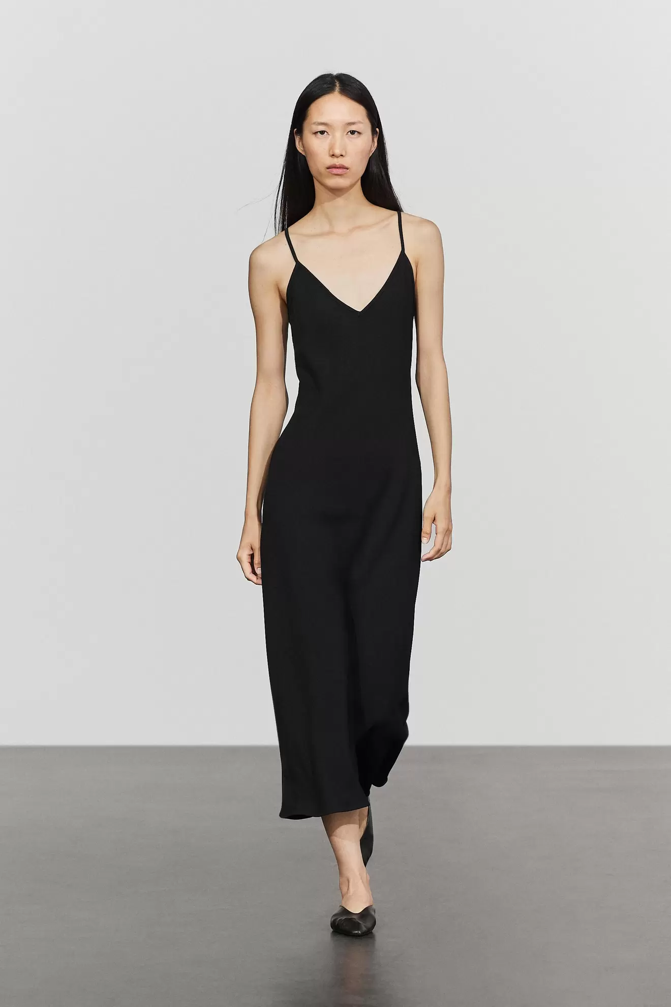 Vestido midi fluido tirantes