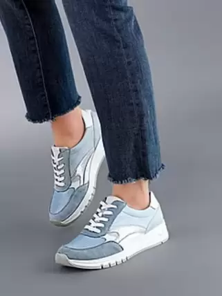 Sneakers April