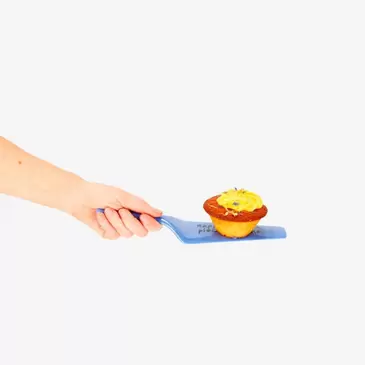 Blue cake slicer with text