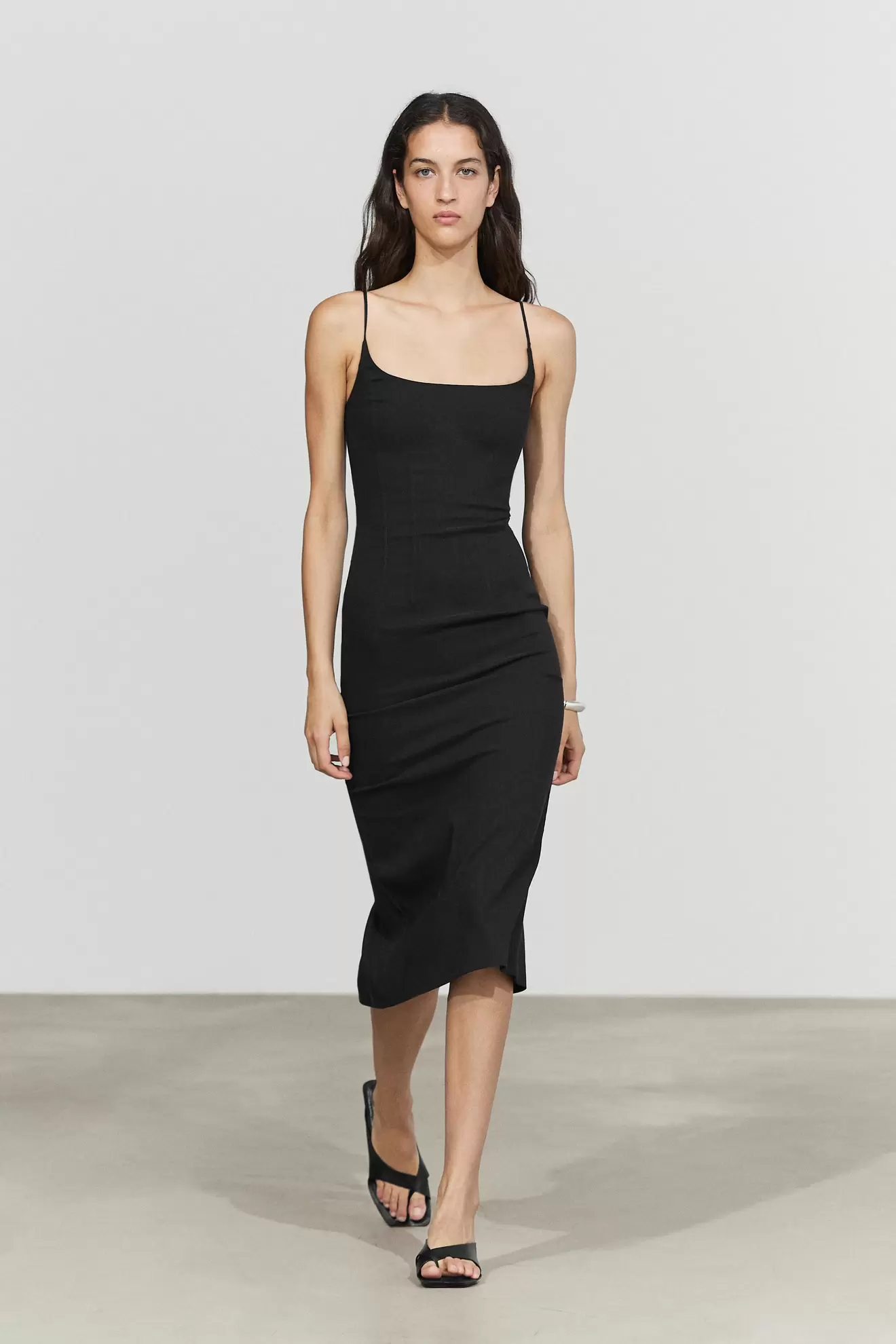 Vestido midi tirantes finos con lino