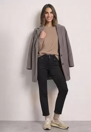 Jeans met Mid Waist en Straight Leg pijpen in Slim Fit